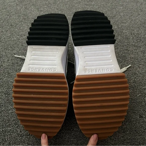 Converse Run Star Hike Lugged Hi Top in Cream, Black, & Gum Women’s Size 7 - Picture 9 of 16